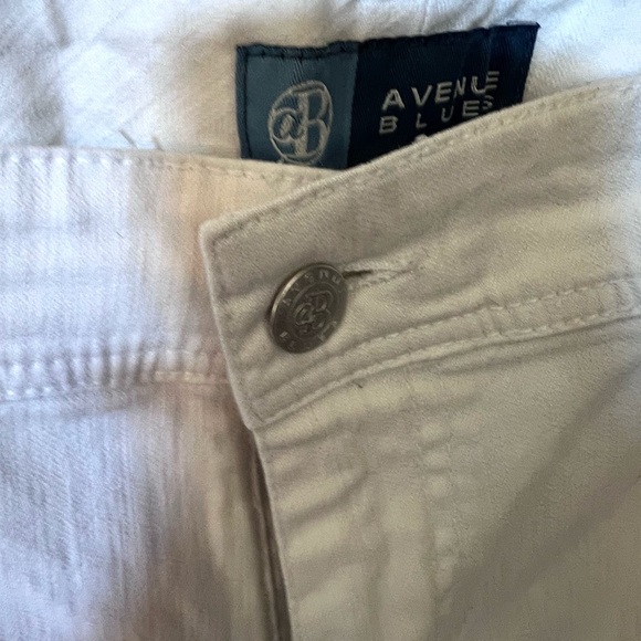 AVENUE Blue  
White Denim with Gold Embellishment
Sz 18 EUC - Picture 7 of 13